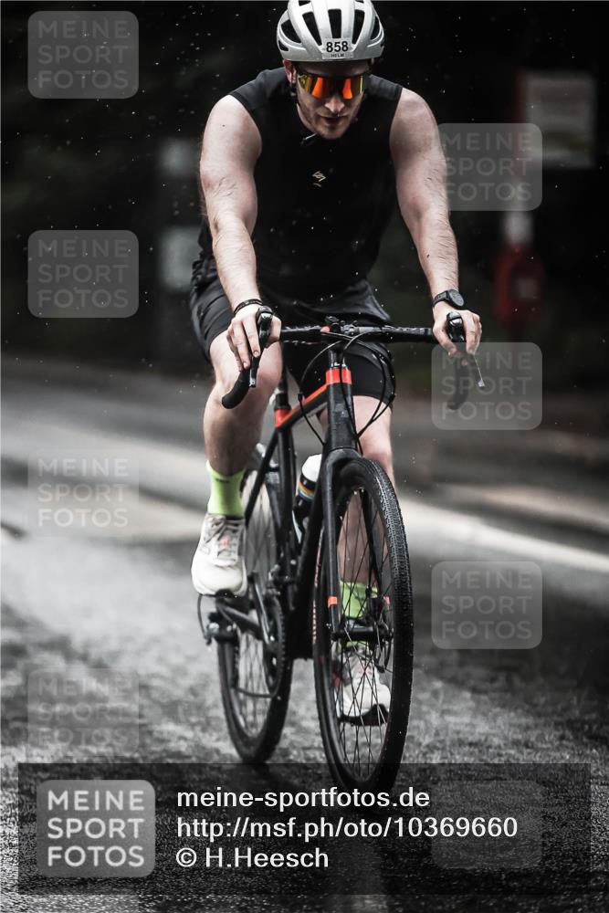 13.09.2026 - Stadtparktriathlon H.Heesch http://msf.ph/oto/10369660 13.09.2026 12:04:52 Radfahren 858, 937, 979 meine-sportfotos.de