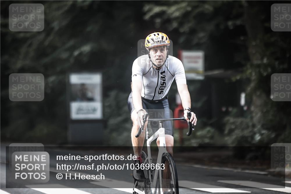 13.09.2026 - Stadtparktriathlon H.Heesch http://msf.ph/oto/10369663 13.09.2026 10:48:29 Radfahren 362, 390, 531, 538 meine-sportfotos.de