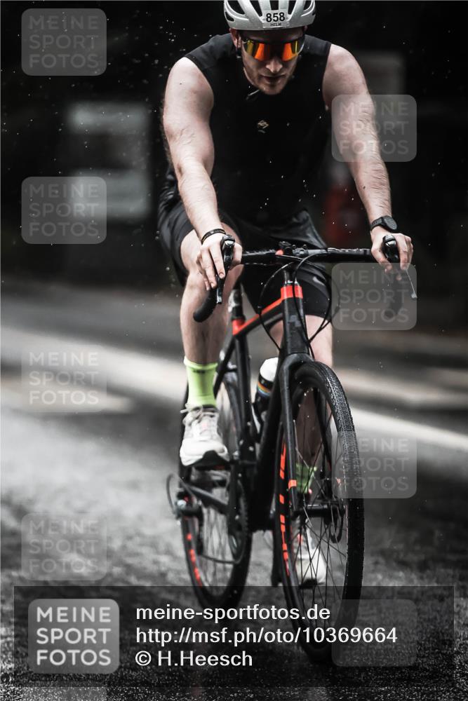 13.09.2026 - Stadtparktriathlon H.Heesch http://msf.ph/oto/10369664 13.09.2026 12:04:52 Radfahren 858, 937, 979 meine-sportfotos.de