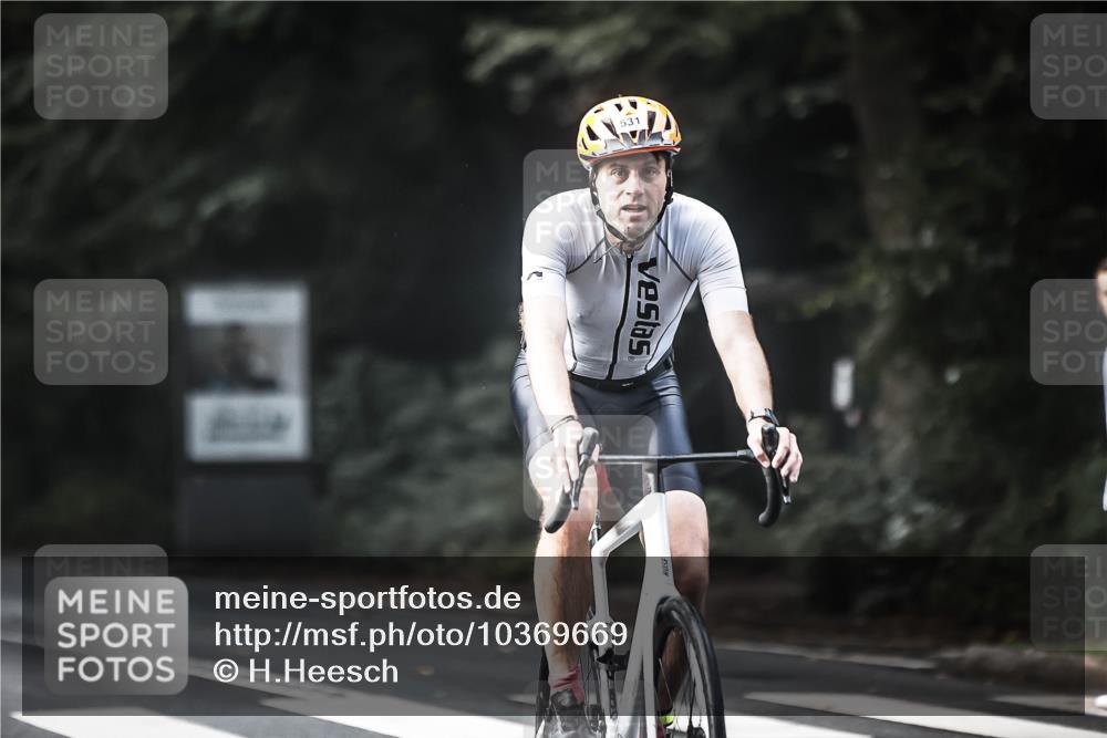 13.09.2026 - Stadtparktriathlon H.Heesch http://msf.ph/oto/10369669 13.09.2026 10:48:29 Radfahren 362, 390, 531, 538 meine-sportfotos.de
