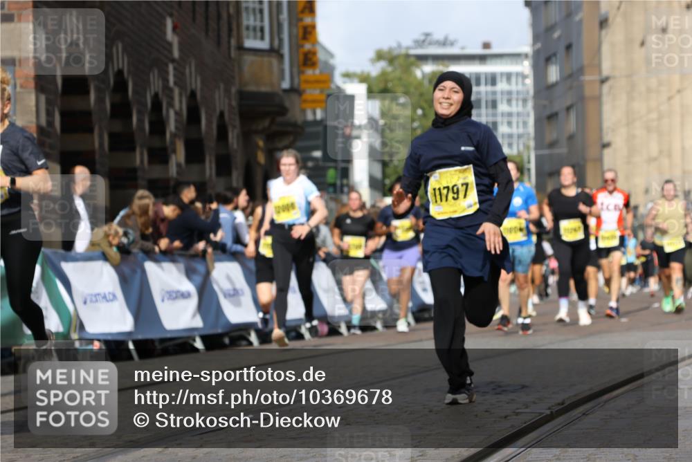 13.09.2026 - 21. swb-Marathon Bremen Strokosch-Dieckow http://msf.ph/oto/10369678 13.09.2026 11:00:56 Ziel 10263, 10272, 10275, 10306, 10369, 11126, 11162, 11180, 11343, 11475, 11556, 11687, 11708, 11769, 11797, 11838, 11959, 12018, 12430, 10428, 10639, 10892, 10964, 10965, 11049, 11116, 11428, 11540, 11681, 11682, 11850, 12085, 12241 meine-sportfotos.de