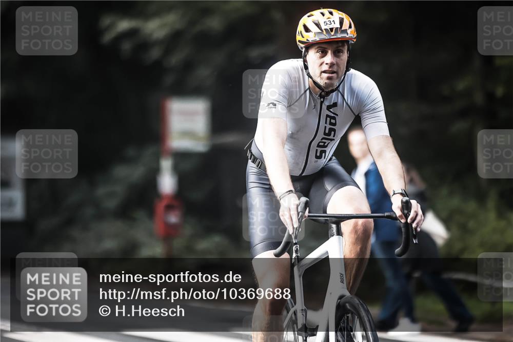 13.09.2026 - Stadtparktriathlon H.Heesch http://msf.ph/oto/10369688 13.09.2026 10:48:29 Radfahren 362, 390, 531, 538 meine-sportfotos.de
