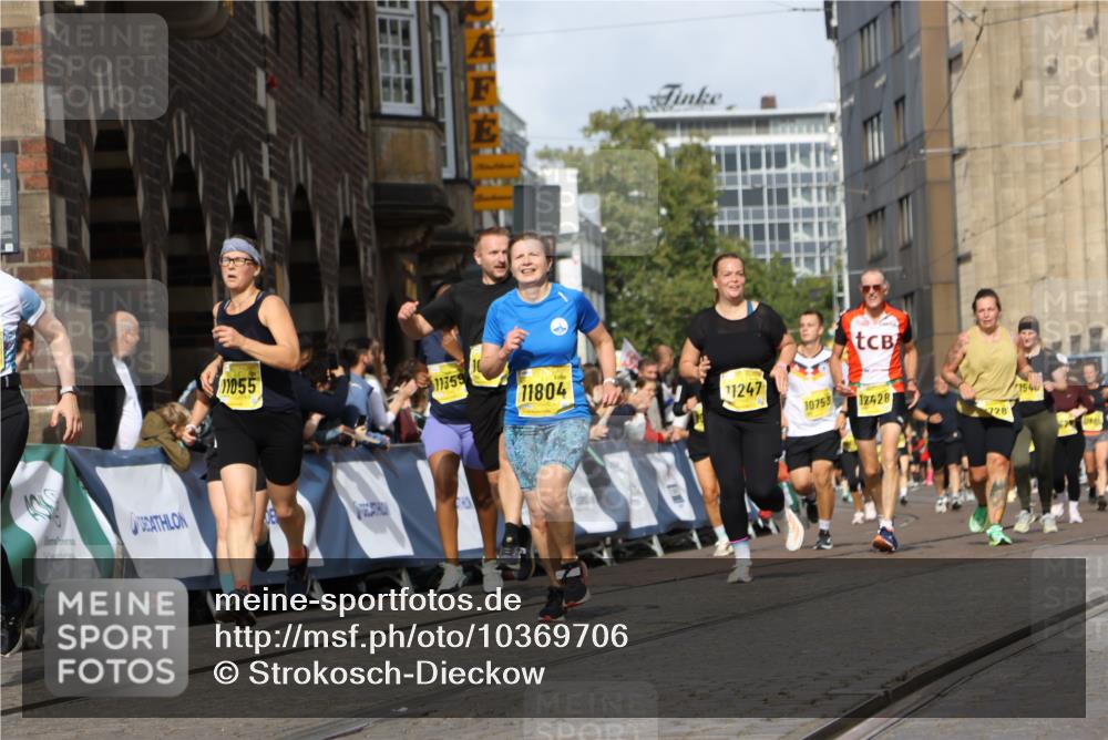 13.09.2026 - 21. swb-Marathon Bremen Strokosch-Dieckow http://msf.ph/oto/10369706 13.09.2026 11:00:59 Ziel 10263, 10272, 10275, 10306, 10369, 10857, 11162, 11180, 11343, 11475, 11556, 11687, 11708, 11769, 11797, 11819, 11838, 11959, 12018, 12397, 12430, 10428, 10639, 10892, 10964, 10965, 11049, 11116, 11260, 11428, 11681, 11682, 11751, 11816, 11850, 12085, 12241, 12245, 12283 meine-sportfotos.de