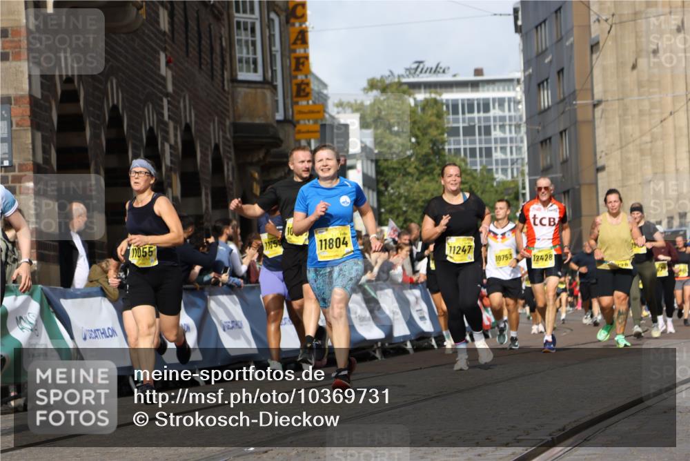 13.09.2026 - 21. swb-Marathon Bremen Strokosch-Dieckow http://msf.ph/oto/10369731 13.09.2026 11:00:59 Ziel 10263, 10272, 10275, 10306, 10369, 10857, 11162, 11180, 11343, 11475, 11556, 11687, 11708, 11769, 11797, 11819, 11838, 11959, 12018, 12397, 12430, 10428, 10639, 10892, 10964, 10965, 11049, 11116, 11260, 11428, 11681, 11682, 11751, 11816, 11850, 12085, 12241, 12245, 12283 meine-sportfotos.de