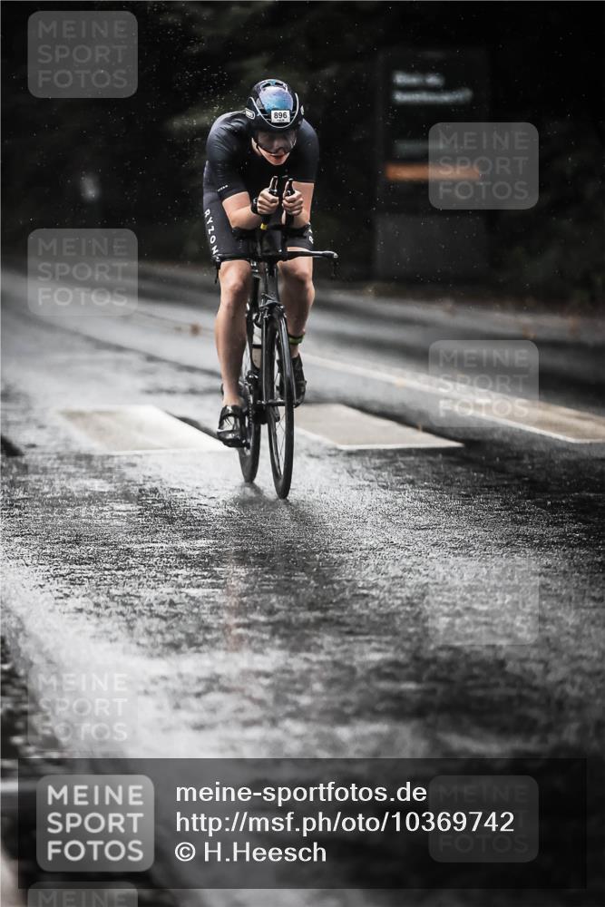 13.09.2026 - Stadtparktriathlon H.Heesch http://msf.ph/oto/10369742 13.09.2026 12:05:02 Radfahren 877, 896, 932 meine-sportfotos.de