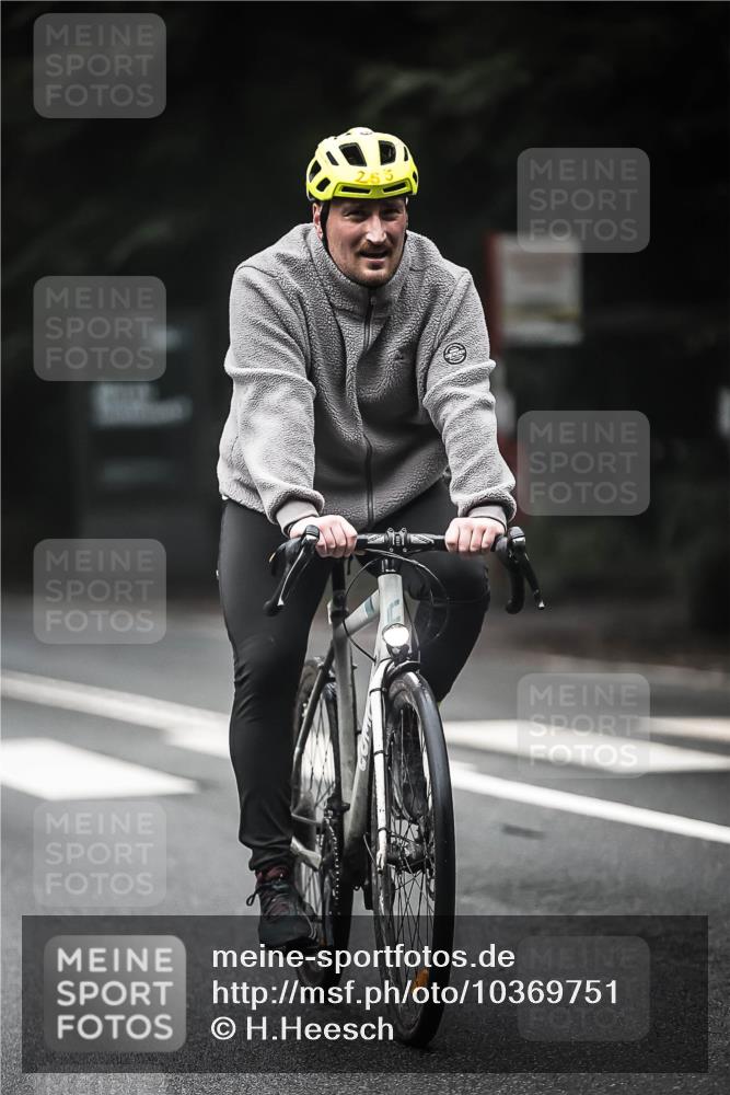 13.09.2026 - Stadtparktriathlon H.Heesch http://msf.ph/oto/10369751 13.09.2026 10:19:09 Radfahren 247, 254, 274, 309, 465 meine-sportfotos.de
