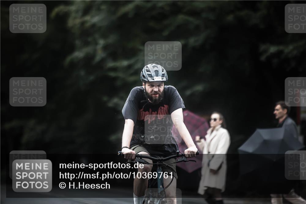 13.09.2026 - Stadtparktriathlon H.Heesch http://msf.ph/oto/10369761 13.09.2026 13:22:23 Radfahren 1195 meine-sportfotos.de