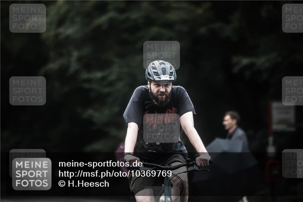 13.09.2026 - Stadtparktriathlon H.Heesch http://msf.ph/oto/10369769 13.09.2026 13:22:23 Radfahren 1195 meine-sportfotos.de