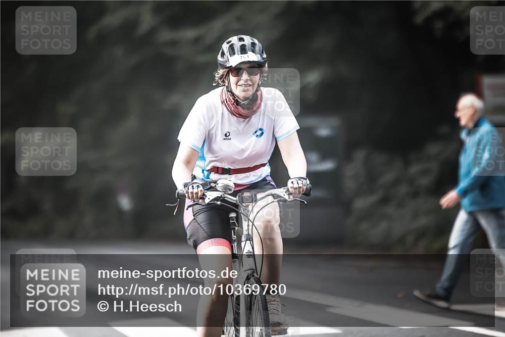 13.09.2026 - Stadtparktriathlon H.Heesch http://msf.ph/oto/10369780 13.09.2026 10:48:53 Radfahren 404, 451, 573 meine-sportfotos.de