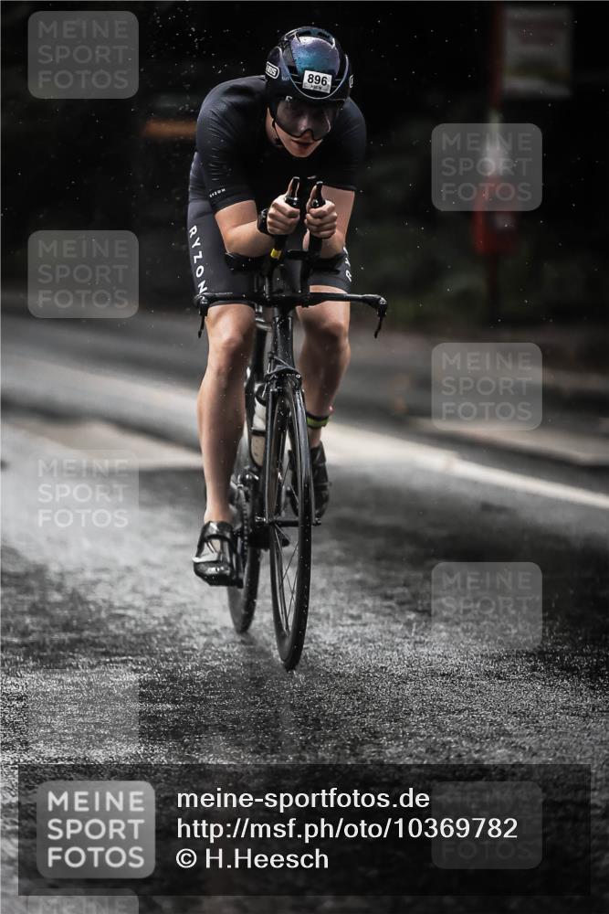 13.09.2026 - Stadtparktriathlon H.Heesch http://msf.ph/oto/10369782 13.09.2026 12:05:02 Radfahren 877, 896, 932 meine-sportfotos.de
