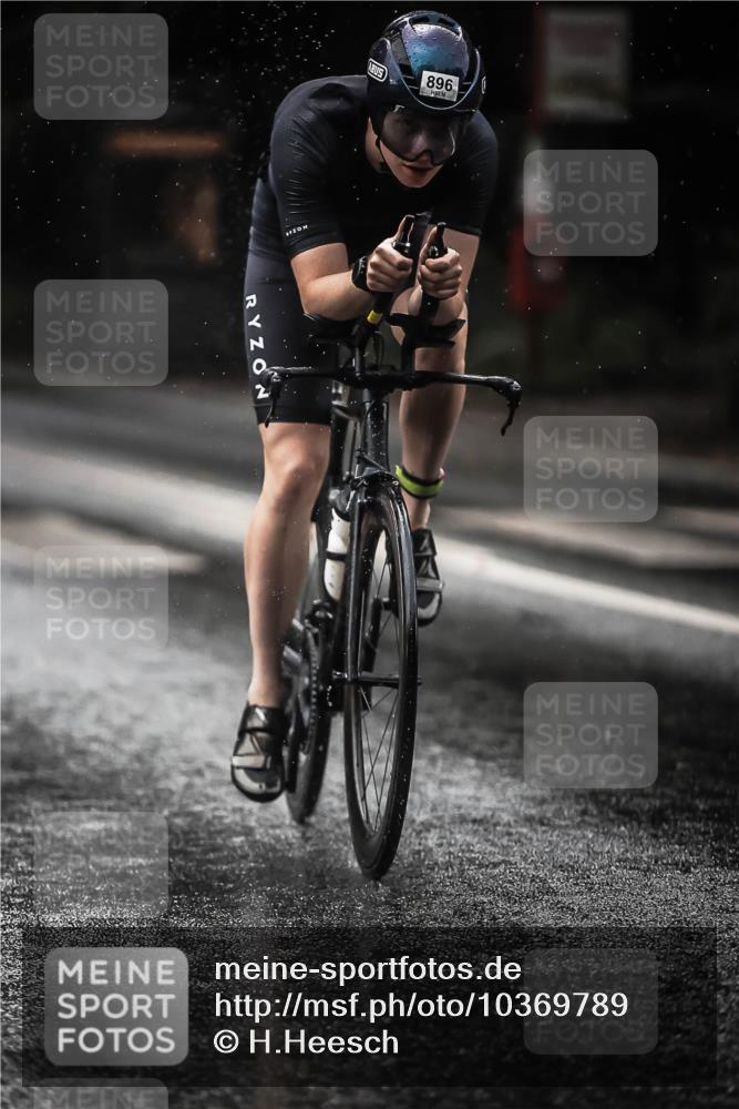 13.09.2026 - Stadtparktriathlon H.Heesch http://msf.ph/oto/10369789 13.09.2026 12:05:03 Radfahren 877, 896, 932 meine-sportfotos.de