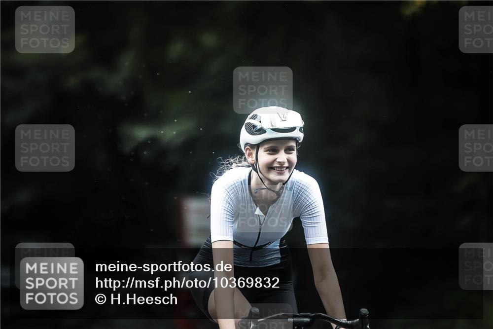 13.09.2026 - Stadtparktriathlon H.Heesch http://msf.ph/oto/10369832 13.09.2026 13:22:43 Radfahren 1261, 1312, 1366, 1474 meine-sportfotos.de