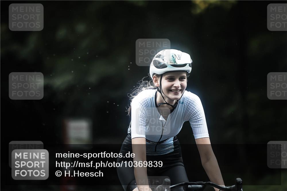 13.09.2026 - Stadtparktriathlon H.Heesch http://msf.ph/oto/10369839 13.09.2026 13:22:43 Radfahren 1261, 1312, 1366, 1474 meine-sportfotos.de