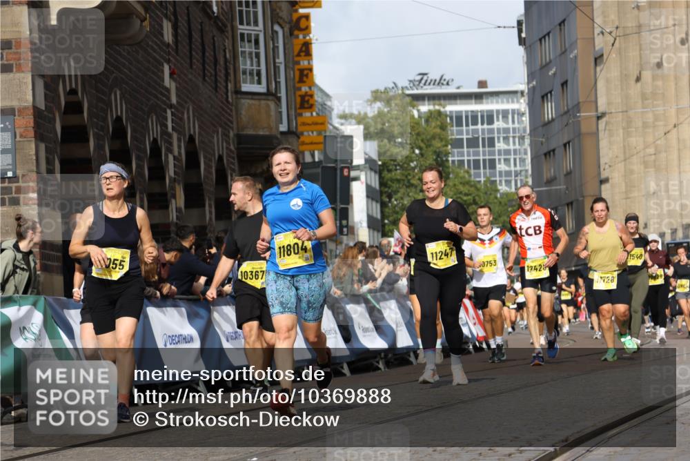 13.09.2026 - 21. swb-Marathon Bremen Strokosch-Dieckow http://msf.ph/oto/10369888 13.09.2026 11:00:59 Ziel 10263, 10272, 10275, 10306, 10369, 10857, 11162, 11180, 11343, 11475, 11556, 11687, 11708, 11769, 11797, 11819, 11838, 11959, 12018, 12397, 12430, 10428, 10639, 10892, 10964, 10965, 11049, 11116, 11260, 11428, 11681, 11682, 11751, 11816, 11850, 12085, 12241, 12245, 12283 meine-sportfotos.de