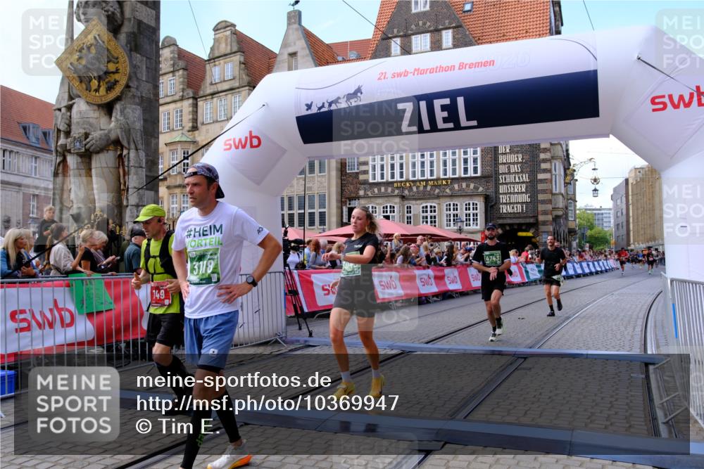13.09.2026 - 21. swb-Marathon Bremen Tim E. http://msf.ph/oto/10369947 13.09.2026 13:07:44 Ziel 819, 2135, 2706, 3043, 3118, 4743, 4808, 7803, 8060, 8098, 8467, 8980 meine-sportfotos.de