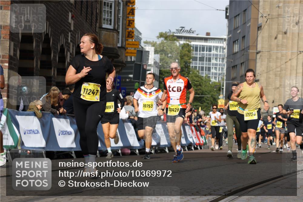 13.09.2026 - 21. swb-Marathon Bremen Strokosch-Dieckow http://msf.ph/oto/10369972 13.09.2026 11:01:01 Ziel 10263, 10272, 10275, 10306, 10369, 10857, 11055, 11162, 11180, 11343, 11475, 11556, 11687, 11708, 11769, 11797, 11804, 11819, 11838, 11959, 12006, 12397, 12430, 10639, 10892, 10964, 10965, 11049, 11116, 11260, 11306, 11428, 11681, 11682, 11751, 11813, 11816, 11850, 12241, 12245, 12283, 12390, 12391 meine-sportfotos.de