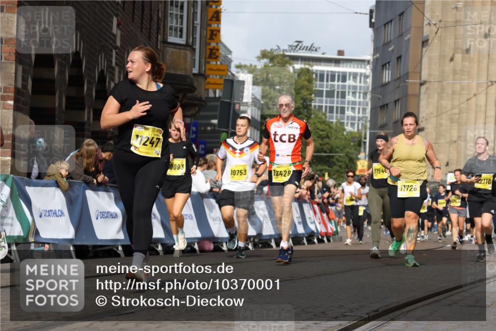 13.09.2026 - 21. swb-Marathon Bremen Strokosch-Dieckow http://msf.ph/oto/10370001 13.09.2026 11:01:02 Ziel 10263, 10272, 10275, 10306, 10367, 10368, 10369, 10857, 11055, 11162, 11180, 11343, 11475, 11556, 11687, 11708, 11769, 11797, 11804, 11819, 11838, 11959, 12006, 12397, 12430, 10639, 10892, 10964, 10965, 11049, 11116, 11260, 11306, 11428, 11681, 11682, 11751, 11813, 11816, 11850, 12241, 12245, 12283, 12390, 12391 meine-sportfotos.de