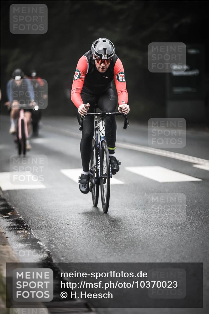 13.09.2026 - Stadtparktriathlon H.Heesch http://msf.ph/oto/10370023 13.09.2026 10:19:33 Radfahren 225, 229, 264, 286, 305, 307, 322 meine-sportfotos.de