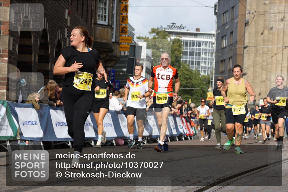 13.09.2026 - 21. swb-Marathon Bremen Strokosch-Dieckow http://msf.ph/oto/10370027 13.09.2026 11:01:02 Ziel 10263, 10272, 10275, 10306, 10367, 10368, 10369, 10857, 11055, 11162, 11180, 11343, 11475, 11556, 11687, 11708, 11769, 11797, 11804, 11819, 11838, 11959, 12006, 12397, 12430, 10639, 10892, 10964, 10965, 11049, 11116, 11260, 11306, 11428, 11681, 11682, 11751, 11813, 11816, 11850, 12241, 12245, 12283, 12390, 12391 meine-sportfotos.de