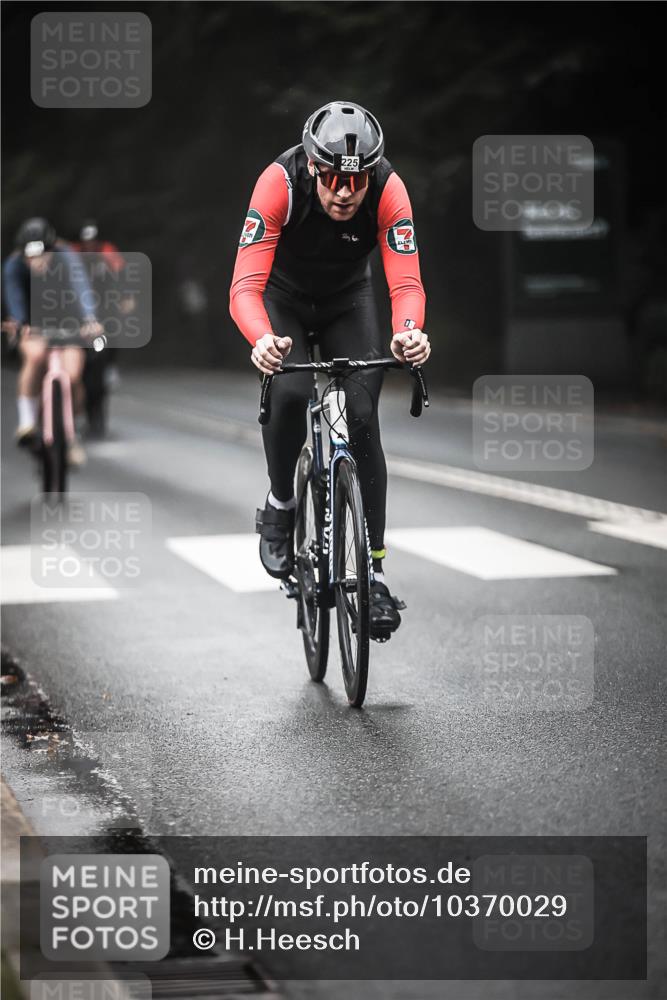 13.09.2026 - Stadtparktriathlon H.Heesch http://msf.ph/oto/10370029 13.09.2026 10:19:33 Radfahren 225, 229, 264, 286, 305, 307, 322 meine-sportfotos.de