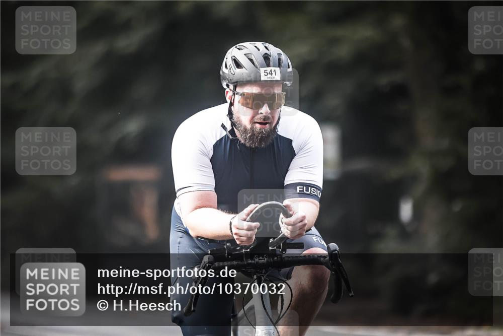 13.09.2026 - Stadtparktriathlon H.Heesch http://msf.ph/oto/10370032 13.09.2026 10:49:12 Radfahren 386, 476, 541 meine-sportfotos.de