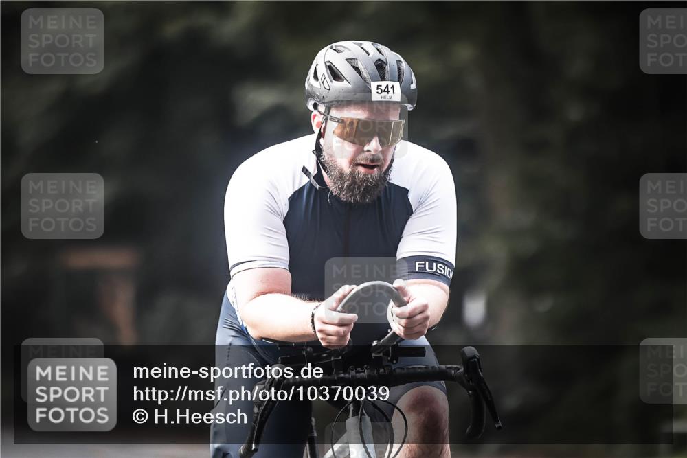 13.09.2026 - Stadtparktriathlon H.Heesch http://msf.ph/oto/10370039 13.09.2026 10:49:12 Radfahren 386, 476, 541 meine-sportfotos.de