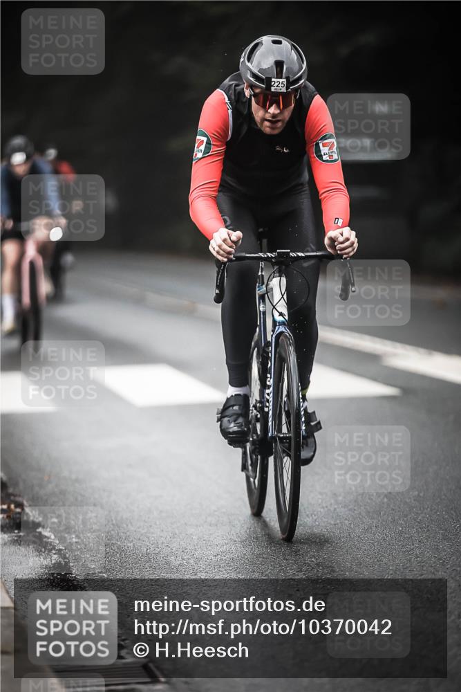 13.09.2026 - Stadtparktriathlon H.Heesch http://msf.ph/oto/10370042 13.09.2026 10:19:33 Radfahren 225, 229, 264, 286, 305, 307, 322 meine-sportfotos.de