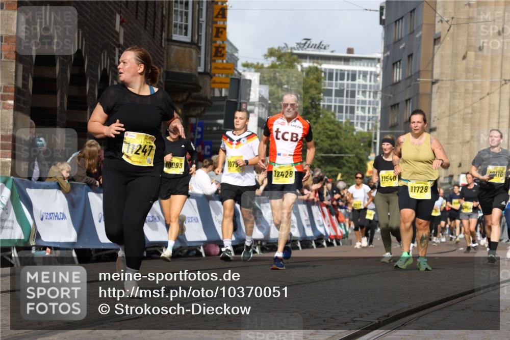13.09.2026 - 21. swb-Marathon Bremen Strokosch-Dieckow http://msf.ph/oto/10370051 13.09.2026 11:01:02 Ziel 10263, 10272, 10275, 10306, 10367, 10368, 10369, 10857, 11055, 11162, 11180, 11343, 11475, 11556, 11687, 11708, 11769, 11797, 11804, 11819, 11838, 11959, 12006, 12397, 12430, 10639, 10892, 10964, 10965, 11049, 11116, 11260, 11306, 11428, 11681, 11682, 11751, 11813, 11816, 11850, 12241, 12245, 12283, 12390, 12391 meine-sportfotos.de