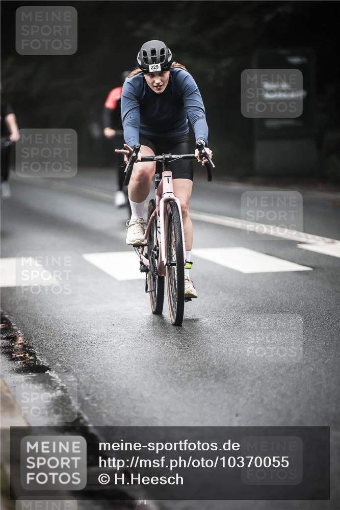 13.09.2026 - Stadtparktriathlon H.Heesch http://msf.ph/oto/10370055 13.09.2026 10:19:35 Radfahren 225, 229, 260, 286, 305, 307, 322 meine-sportfotos.de