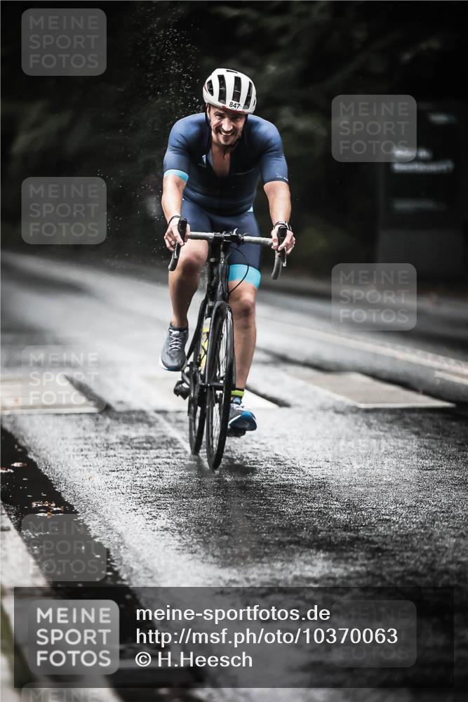 13.09.2026 - Stadtparktriathlon H.Heesch http://msf.ph/oto/10370063 13.09.2026 12:05:27 Radfahren 847, 963, 1028 meine-sportfotos.de