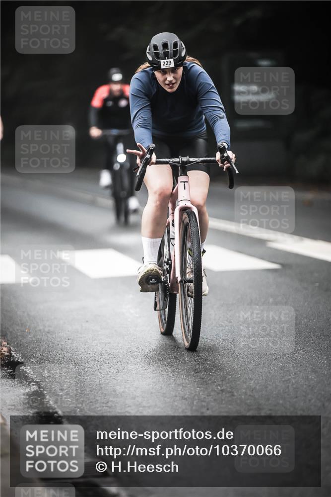 13.09.2026 - Stadtparktriathlon H.Heesch http://msf.ph/oto/10370066 13.09.2026 10:19:35 Radfahren 225, 229, 260, 286, 305, 307, 322 meine-sportfotos.de