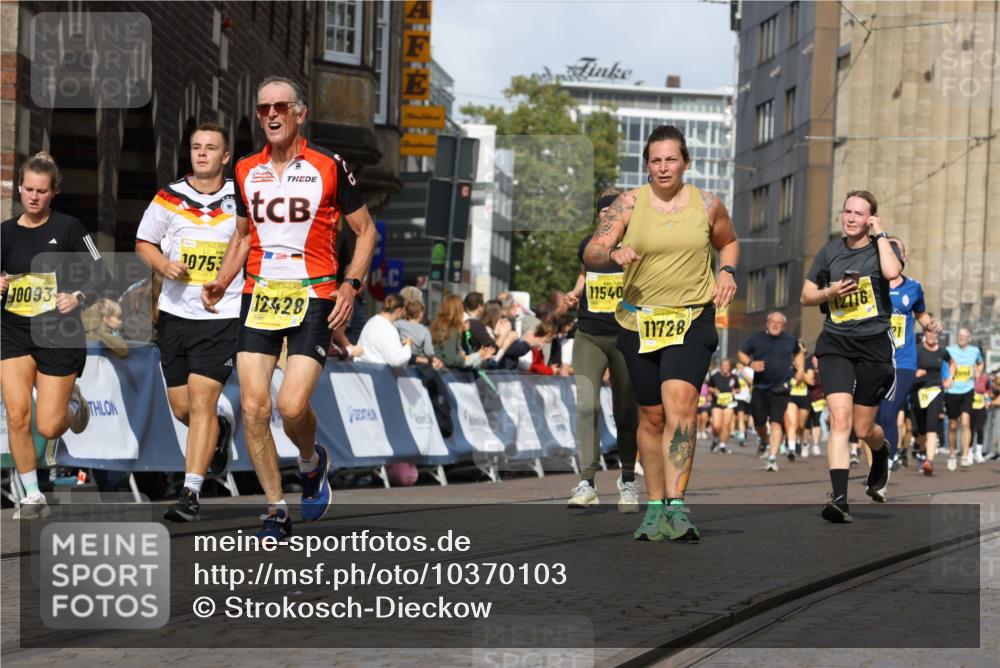 13.09.2026 - 21. swb-Marathon Bremen Strokosch-Dieckow http://msf.ph/oto/10370103 13.09.2026 11:01:04 Ziel 10263, 10272, 10275, 10306, 10367, 10368, 10857, 11055, 11162, 11180, 11247, 11343, 11475, 11556, 11687, 11708, 11797, 11804, 11819, 11838, 11959, 12006, 12397, 12430, 10892, 10964, 10965, 11049, 11116, 11260, 11306, 11428, 11681, 11682, 11751, 11813, 11816, 12241, 12245, 12283, 12390, 12391 meine-sportfotos.de