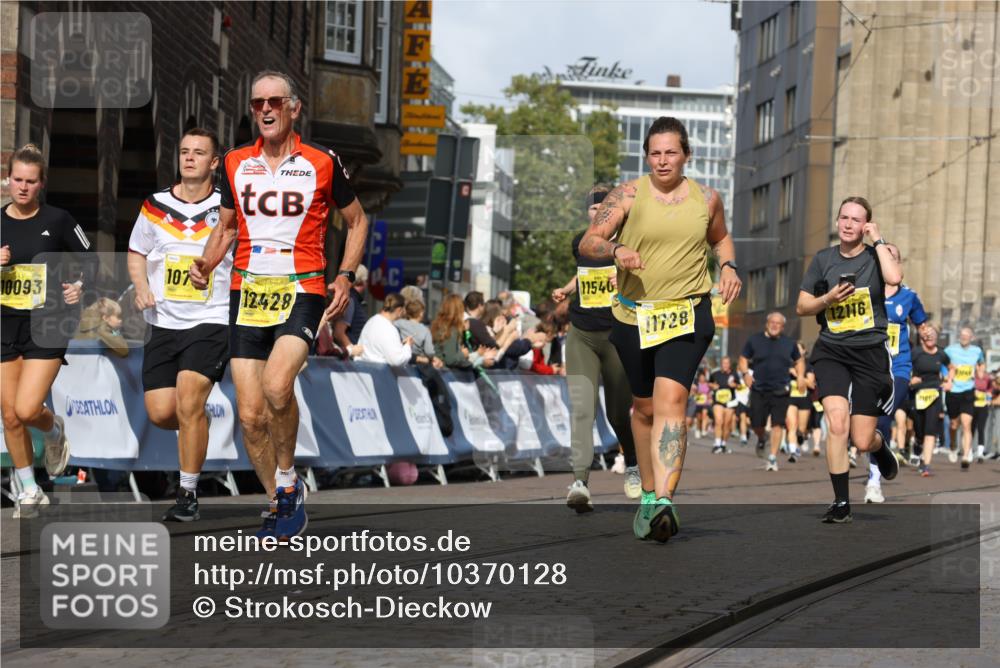 13.09.2026 - 21. swb-Marathon Bremen Strokosch-Dieckow http://msf.ph/oto/10370128 13.09.2026 11:01:04 Ziel 10263, 10272, 10275, 10306, 10367, 10368, 10857, 11055, 11162, 11180, 11247, 11343, 11475, 11556, 11687, 11708, 11797, 11804, 11819, 11838, 11959, 12006, 12397, 12430, 10892, 10964, 10965, 11049, 11116, 11260, 11306, 11428, 11681, 11682, 11751, 11813, 11816, 12241, 12245, 12283, 12390, 12391 meine-sportfotos.de