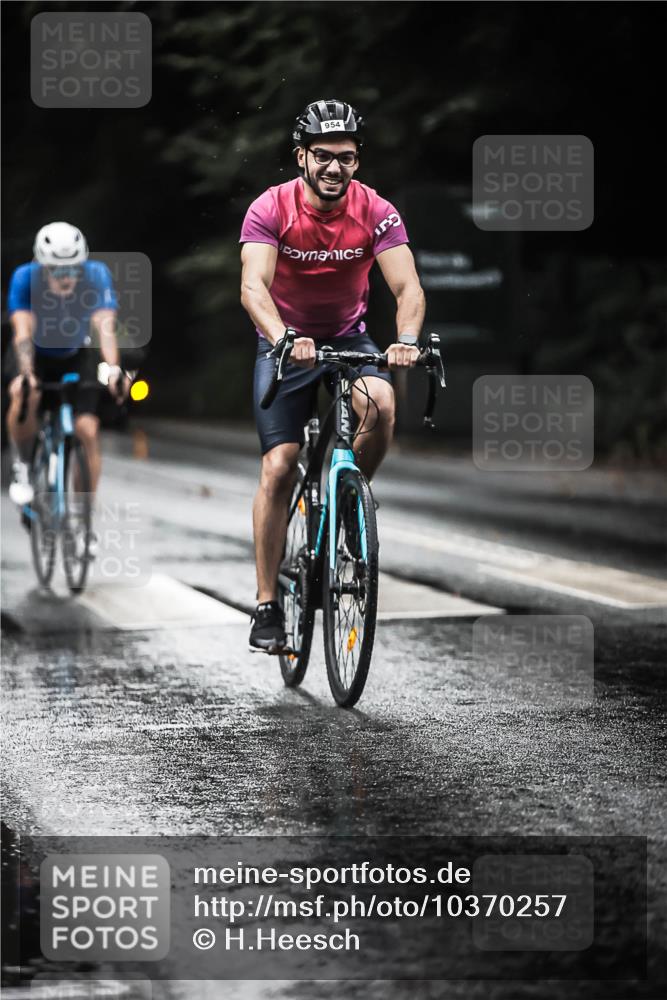 13.09.2026 - Stadtparktriathlon H.Heesch http://msf.ph/oto/10370257 13.09.2026 12:05:40 Radfahren 918, 920, 954, 970, 1009, 1037 meine-sportfotos.de