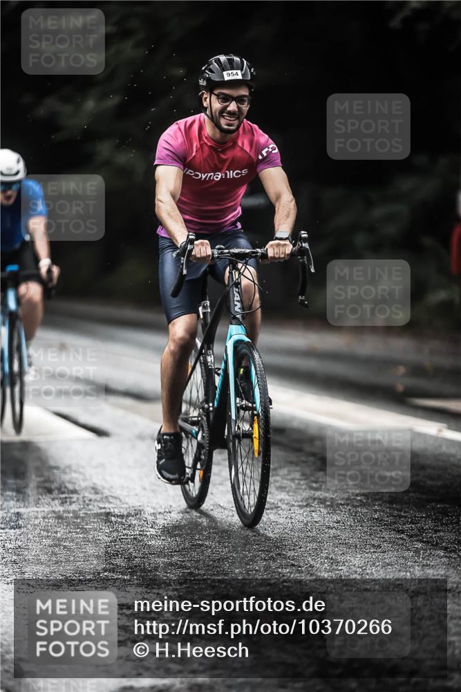 13.09.2026 - Stadtparktriathlon H.Heesch http://msf.ph/oto/10370266 13.09.2026 12:05:41 Radfahren 918, 920, 954, 970, 1009, 1037 meine-sportfotos.de