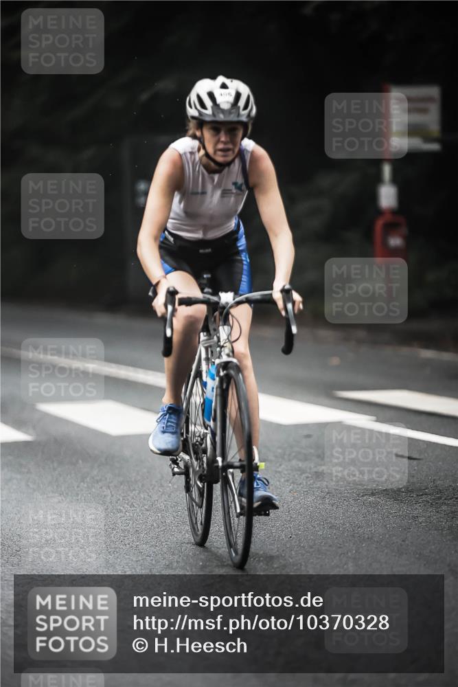 13.09.2026 - Stadtparktriathlon H.Heesch http://msf.ph/oto/10370328 13.09.2026 10:19:50 Radfahren 267, 323, 406, 434, 437 meine-sportfotos.de