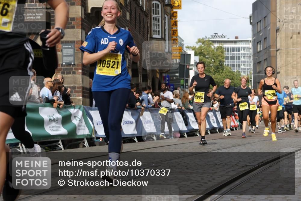 13.09.2026 - 21. swb-Marathon Bremen Strokosch-Dieckow http://msf.ph/oto/10370337 13.09.2026 11:01:09 Ziel 10093, 10263, 10306, 10367, 10368, 10753, 10857, 11055, 11162, 11247, 11343, 11359, 11475, 11540, 11556, 11728, 11797, 11804, 11819, 11959, 12006, 12116, 12397, 12428, 12430, 10647, 10648, 10678, 10892, 11260, 11306, 11751, 11796, 11813, 11816, 11969, 11970, 12062, 12245, 12283, 12390, 12391 meine-sportfotos.de