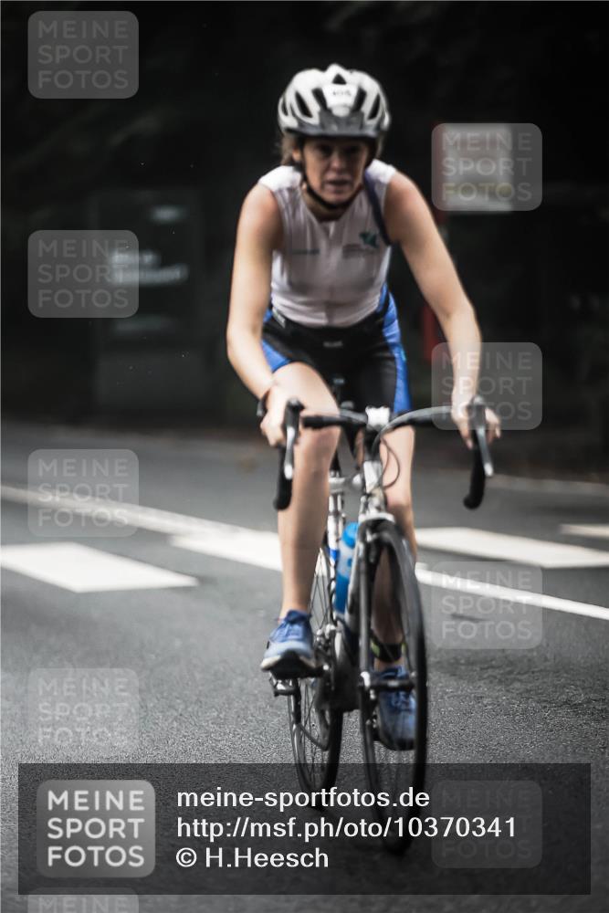 13.09.2026 - Stadtparktriathlon H.Heesch http://msf.ph/oto/10370341 13.09.2026 10:19:50 Radfahren 267, 323, 406, 434, 437 meine-sportfotos.de