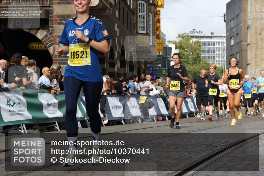 13.09.2026 - 21. swb-Marathon Bremen Strokosch-Dieckow http://msf.ph/oto/10370441 13.09.2026 11:01:09 Ziel 10093, 10263, 10306, 10367, 10368, 10753, 10857, 11055, 11162, 11247, 11343, 11359, 11475, 11540, 11556, 11728, 11797, 11804, 11819, 11959, 12006, 12116, 12397, 12428, 12430, 10647, 10648, 10678, 10892, 11260, 11306, 11751, 11796, 11813, 11816, 11969, 11970, 12062, 12245, 12283, 12390, 12391 meine-sportfotos.de