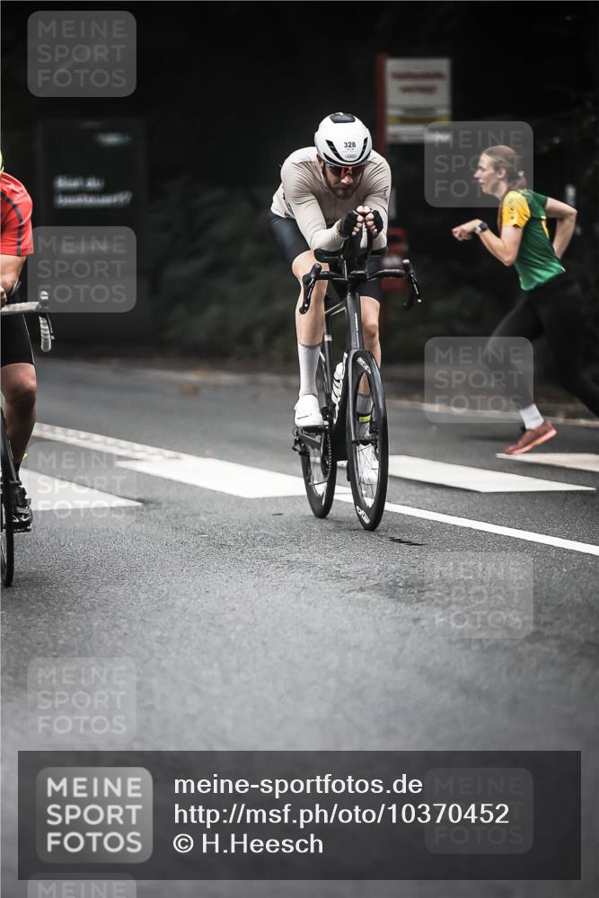 13.09.2026 - Stadtparktriathlon H.Heesch http://msf.ph/oto/10370452 13.09.2026 10:20:00 Radfahren 273, 323, 328, 377, 414, 434 meine-sportfotos.de