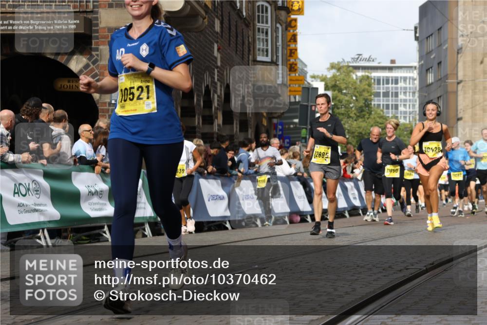 13.09.2026 - 21. swb-Marathon Bremen Strokosch-Dieckow http://msf.ph/oto/10370462 13.09.2026 11:01:09 Ziel 10093, 10263, 10306, 10367, 10368, 10753, 10857, 11055, 11162, 11247, 11343, 11359, 11475, 11540, 11556, 11728, 11797, 11804, 11819, 11959, 12006, 12116, 12397, 12428, 12430, 10647, 10648, 10678, 10892, 11260, 11306, 11751, 11796, 11813, 11816, 11969, 11970, 12062, 12245, 12283, 12390, 12391 meine-sportfotos.de