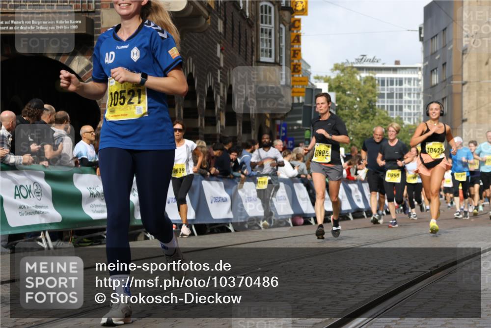 13.09.2026 - 21. swb-Marathon Bremen Strokosch-Dieckow http://msf.ph/oto/10370486 13.09.2026 11:01:09 Ziel 10093, 10263, 10306, 10367, 10368, 10753, 10857, 11055, 11162, 11247, 11343, 11359, 11475, 11540, 11556, 11728, 11797, 11804, 11819, 11959, 12006, 12116, 12397, 12428, 12430, 10647, 10648, 10678, 10892, 11260, 11306, 11751, 11796, 11813, 11816, 11969, 11970, 12062, 12245, 12283, 12390, 12391 meine-sportfotos.de
