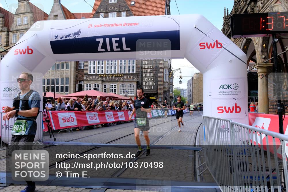 13.09.2026 - 21. swb-Marathon Bremen Tim E. http://msf.ph/oto/10370498 13.09.2026 13:08:01 Ziel 819, 969, 2135, 4732, 4852, 4990, 5570, 5976, 7558, 7803, 8611, 8737, 9035, 9356 meine-sportfotos.de