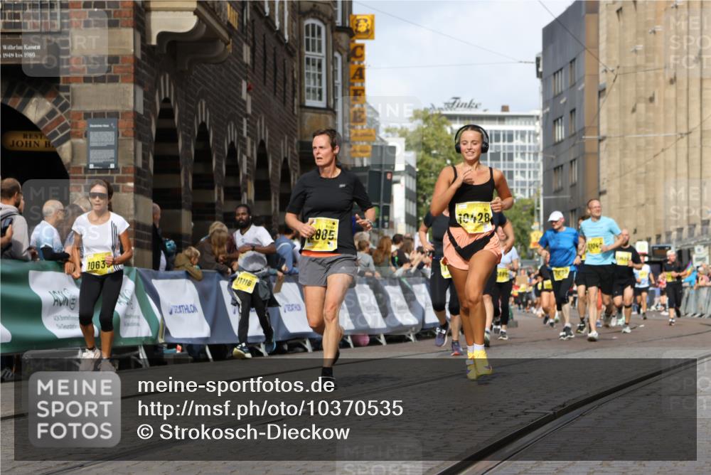 13.09.2026 - 21. swb-Marathon Bremen Strokosch-Dieckow http://msf.ph/oto/10370535 13.09.2026 11:01:10 Ziel 10093, 10263, 10306, 10367, 10368, 10753, 10857, 11055, 11162, 11247, 11343, 11359, 11475, 11540, 11556, 11728, 11797, 11804, 11819, 11959, 12006, 12116, 12397, 12428, 12430, 10647, 10648, 10678, 10892, 11260, 11306, 11459, 11751, 11796, 11813, 11816, 11969, 11970, 12062, 12245, 12283, 12390, 12391 meine-sportfotos.de
