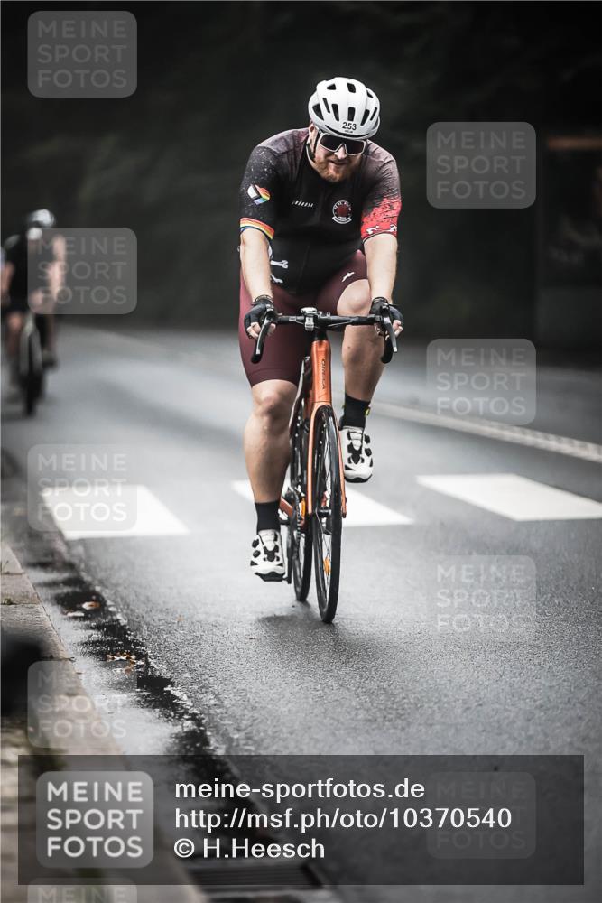 13.09.2026 - Stadtparktriathlon H.Heesch http://msf.ph/oto/10370540 13.09.2026 10:20:08 Radfahren 253, 346, 347, 415, 432 meine-sportfotos.de