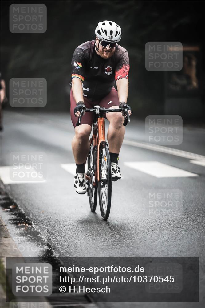 13.09.2026 - Stadtparktriathlon H.Heesch http://msf.ph/oto/10370545 13.09.2026 10:20:08 Radfahren 253, 346, 347, 415, 432 meine-sportfotos.de