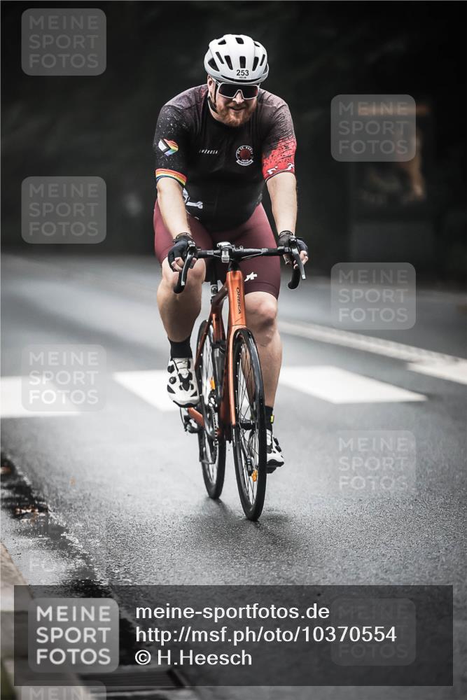 13.09.2026 - Stadtparktriathlon H.Heesch http://msf.ph/oto/10370554 13.09.2026 10:20:08 Radfahren 253, 346, 347, 415, 432 meine-sportfotos.de