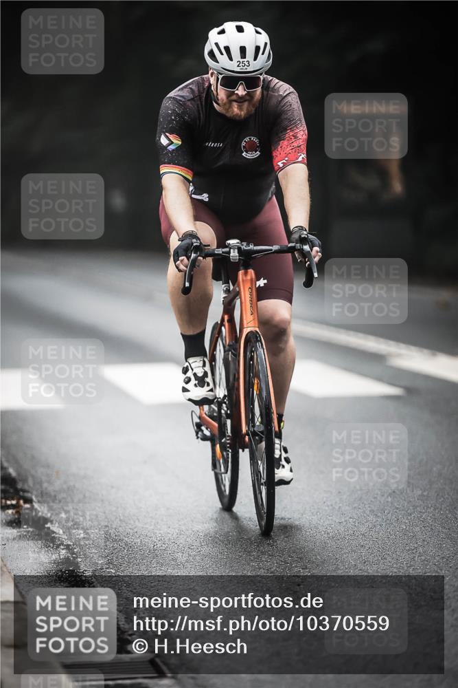 13.09.2026 - Stadtparktriathlon H.Heesch http://msf.ph/oto/10370559 13.09.2026 10:20:08 Radfahren 253, 346, 347, 415, 432 meine-sportfotos.de