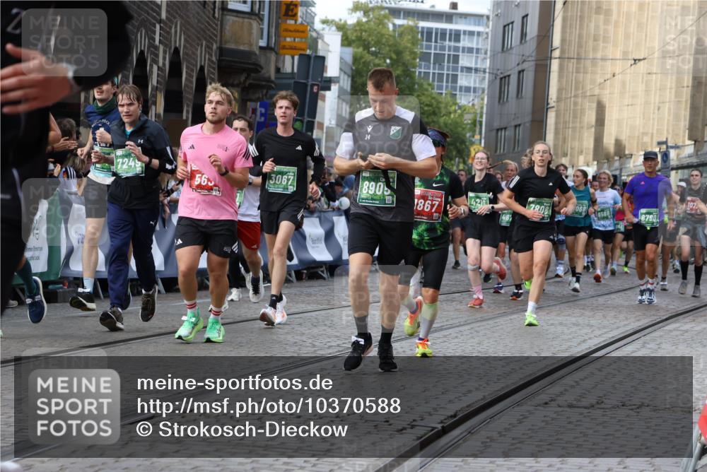 13.09.2026 - 21. swb-Marathon Bremen Strokosch-Dieckow http://msf.ph/oto/10370588 13.09.2026 13:36:28 Ziel 563, 1072, 1867, 2339, 2931, 2949, 3026, 3224, 3291, 3489, 4016, 4989, 5259, 5276, 5800, 6642, 6778, 6874, 6982, 7043, 7256, 7379, 7865, 8227, 8275, 8488, 8511, 8731, 8941, 9026, 9076, 9226, 9243, 9497, 9564, 13179, 13238, 164, 2467, 2673, 2731, 2819, 2823, 3067, 3585, 3815, 4006, 4050, 4182, 4216, 4304, 4414, 4676, 4892, 5061, 5656, 5781, 6280, 6340, 6516, 6527, 6568, 7039, 7229, 7237, 7249, 7344, 7656, 7765, 7808, 8723, 8790, 9776 meine-sportfotos.de
