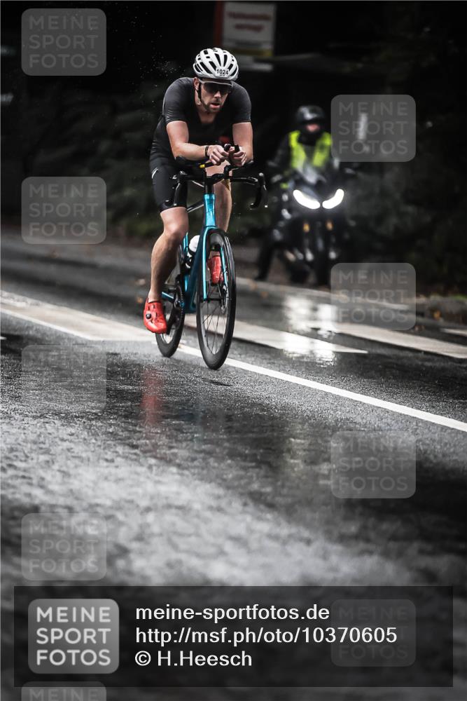 13.09.2026 - Stadtparktriathlon H.Heesch http://msf.ph/oto/10370605 13.09.2026 12:06:09 Radfahren 956, 1024 meine-sportfotos.de